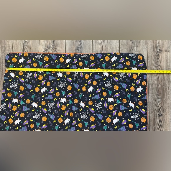 Vintage Halloween Themed Blanket - Picture 4 of 5